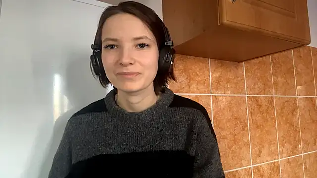 Snapshot of KindraScullion chatting on 10-23-25, 08:24 KindraScullion online show from 10-23-25, 08:24