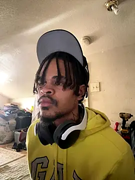 Snapshot of Mrmakeherwet_Tez chatting on 01-07-26, 08:11 Mrmakeherwet Tez online show from 01-07-26, 08:11