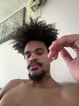 Snapshot of Mrmakeherwet_Tez chatting on 02-26-26, 04:06 Mrmakeherwet Tez online show from 02-26-26, 04:06