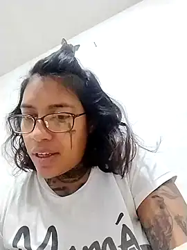 Snapshot of Chicattoo69 chatting on 12-04-25, 02:37 Chicattoo69 online show from 12-04-25, 02:37