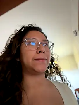 Snapshot of Kmiii21 chatting on 10-26-25, 09:42 Kmiii21 online show from 10-26-25, 09:42