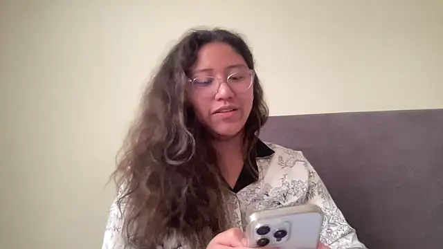 Snapshot of Kmiii21 chatting on 11-10-25, 05:01 Kmiii21 online show from 11-10-25, 05:01