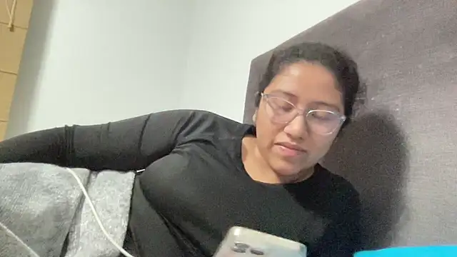 Snapshot of Kmiii21 chatting on 12-14-25, 06:19 Kmiii21 online show from 12-14-25, 06:19