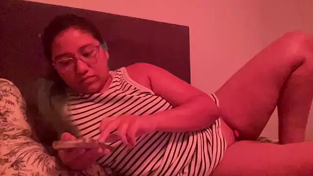 Snapshot of Kmiii21 chatting on 01-18-26, 05:00 Kmiii21 online show from 01-18-26, 05:00