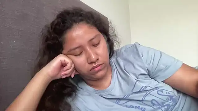 Snapshot of Kmiii21 chatting on 02-17-26, 03:19 Kmiii21 online show from 02-17-26, 03:19