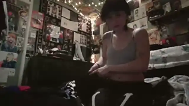 Snapshot of kutekiwi chatting on 10-22-25, 05:41 kutekiwi online show from 10-22-25, 05:41