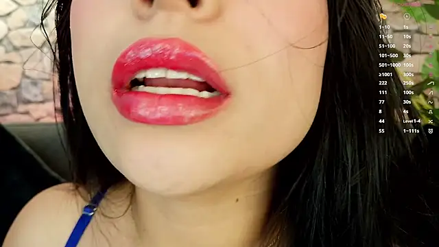 Snapshot of mia_roux1 chatting on 11-13-25, 05:12 mia roux1 online show from 11-13-25, 05:12