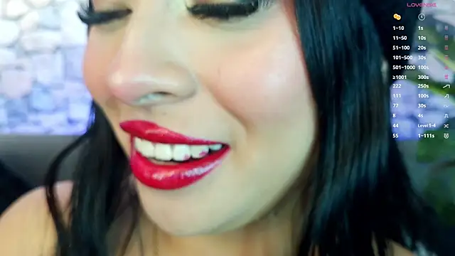 Snapshot of mia_roux1 chatting on 11-14-25, 05:11 mia roux1 online show from 11-14-25, 05:11