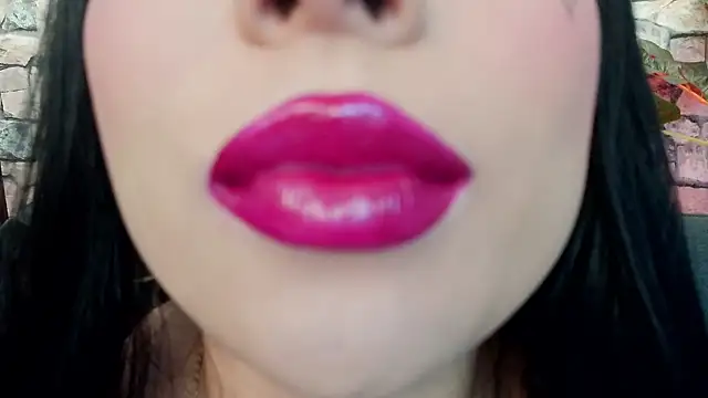 Snapshot of mia_roux1 chatting on 11-23-25, 05:57 mia roux1 online show from 11-23-25, 05:57