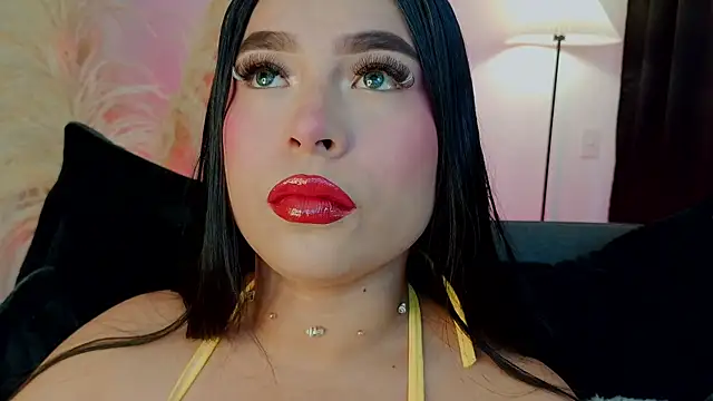 Snapshot of mia_roux1 chatting on 01-07-26, 10:56 mia roux1 online show from 01-07-26, 10:56