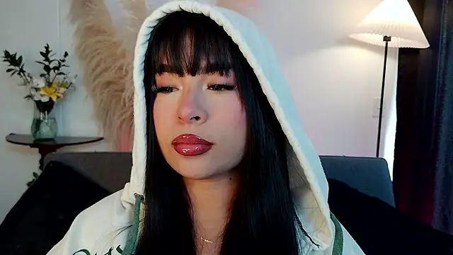 Snapshot of mia_roux1 chatting on 01-31-26, 08:51 mia roux1 online show from 01-31-26, 08:51