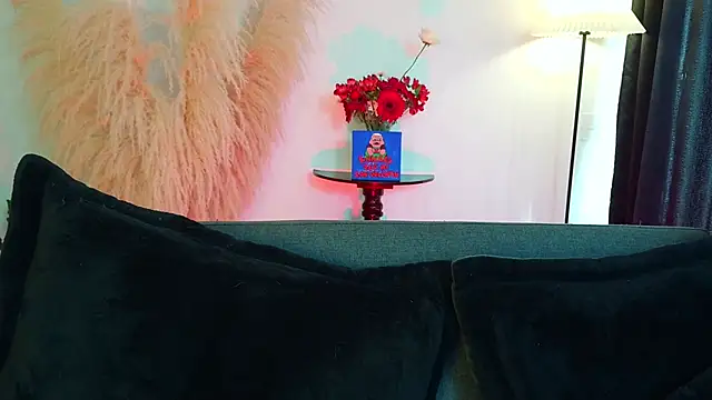 Snapshot of mia_roux1 chatting on 02-15-26, 09:00 mia roux1 online show from 02-15-26, 09:00