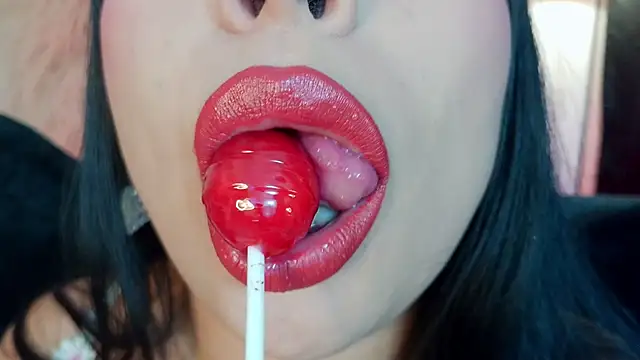 Snapshot of mia_roux1 chatting on 02-25-26, 12:20 mia roux1 online show from 02-25-26, 12:20