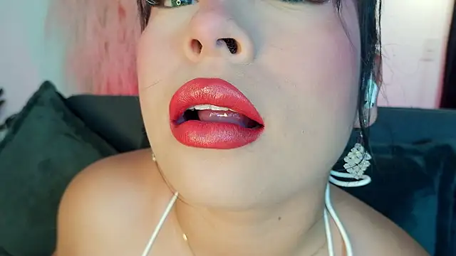 Snapshot of mia_roux1 chatting on 02-26-26, 10:53 mia roux1 online show from 02-26-26, 10:53