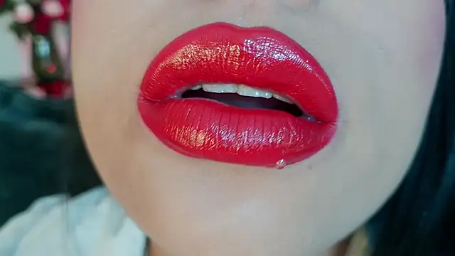 Snapshot of mia_roux1 chatting on 03-02-26, 10:05 mia roux1 online show from 03-02-26, 10:05