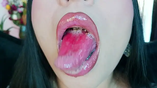 Snapshot of mia_roux1 chatting on 03-06-26, 09:00 mia roux1 online show from 03-06-26, 09:00