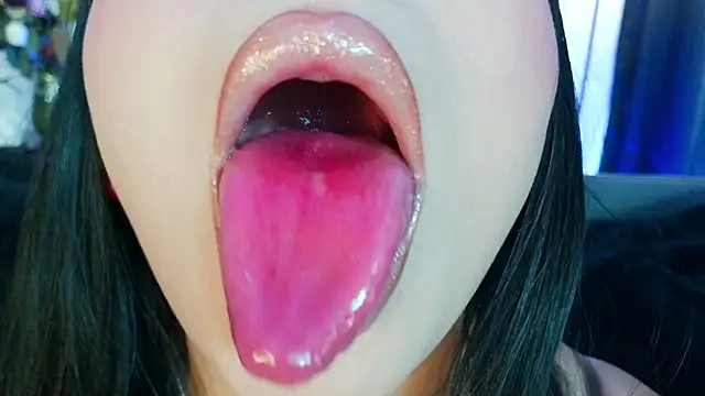 Snapshot of mia_roux1 chatting on 03-07-26, 10:07 mia roux1 online show from 03-07-26, 10:07