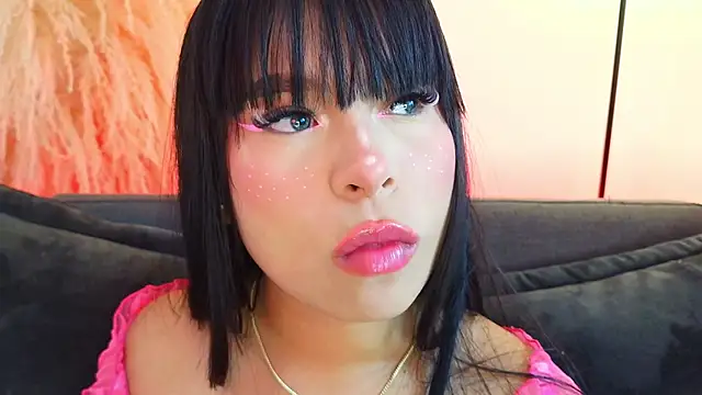 Snapshot of mia_roux1 chatting on 03-11-26, 09:54 mia roux1 online show from 03-11-26, 09:54