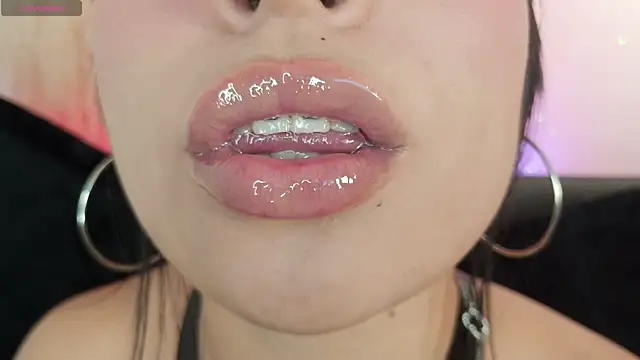 mia roux1 online show from 06-12-26, 11:03