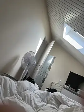 Snapshot of BicolorCandidate81 chatting on 10-30-25, 12:39 BicolorCandidate81 online show from 10-30-25, 12:39