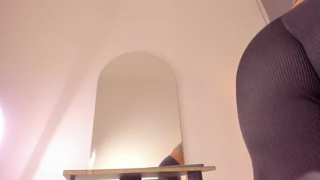 Snapshot of Miss_ambrer_ chatting on 06-30-26, 04:13 Miss ambrer online show from 06-30-26, 04:13