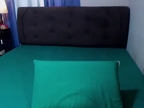 Snapshot of amalia92 chatting on 11-28-25, 05:43 amalia92 online show from 11-28-25, 05:43