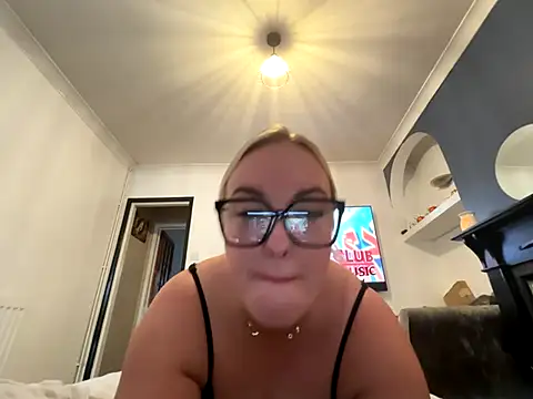 Snapshot of Jenna-LeeXX chatting on 11-06-25, 11:00 Jenna-LeeXX online show from 11-06-25, 11:00