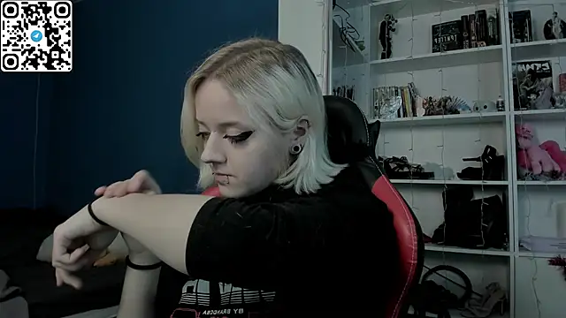 Holy Mistress S online show from 12-19-25, 10:00