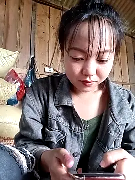 Quynhsumon online show from 02-17-26, 04:20