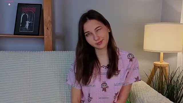 Snapshot of KateCahee chatting on 11-25-25, 01:05 KateCahee online show from 11-25-25, 01:05