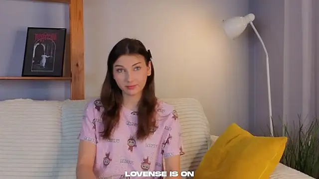 Snapshot of KateCahee chatting on 12-05-25, 01:25 KateCahee online show from 12-05-25, 01:25