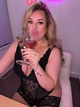 Scottish Milf Bella xo online show from 11-03-25, 09:27