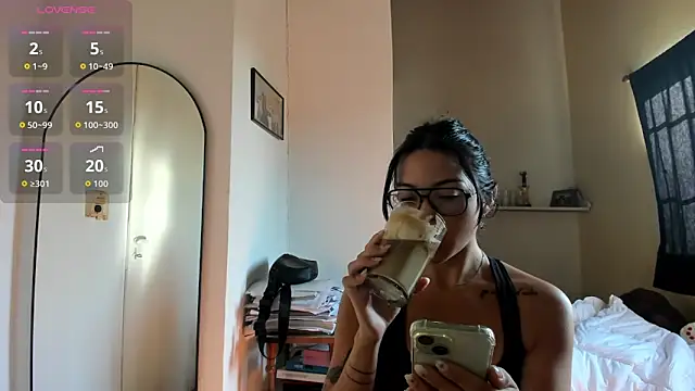 Snapshot of lucialuna chatting on 01-14-26, 12:22 lucialuna online show from 01-14-26, 12:22