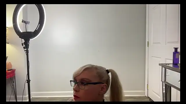 Snapshot of daddysprincess731 chatting on 11-06-25, 03:29 daddysprincess731 online show from 11-06-25, 03:29