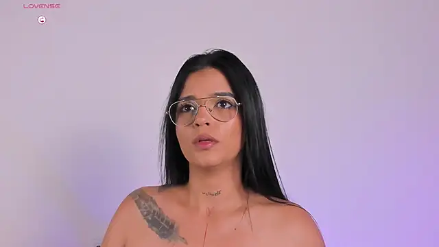 Snapshot of Sophie_Duarte chatting on 05-18-26, 02:29 Sophie Duarte online show from 05-18-26, 02:29
