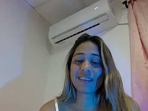 Snapshot of Blonde_latina chatting on 12-03-25, 03:36 Blonde latina online show from 12-03-25, 03:36