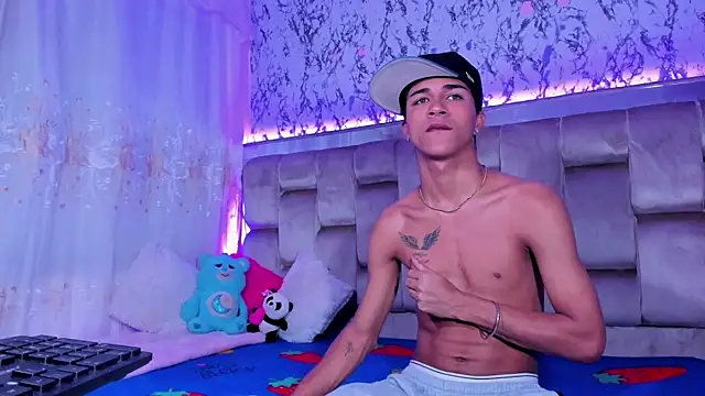 Snapshot of boyswantingplay chatting on 11-06-25, 06:03 boyswantingplay online show from 11-06-25, 06:03