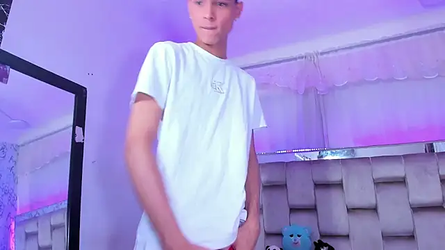 Snapshot of boyswantingplay chatting on 11-25-25, 09:42 boyswantingplay online show from 11-25-25, 09:42