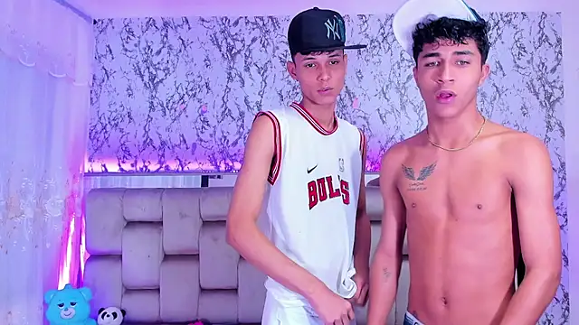 Snapshot of boyswantingplay chatting on 11-30-25, 09:02 boyswantingplay online show from 11-30-25, 09:02