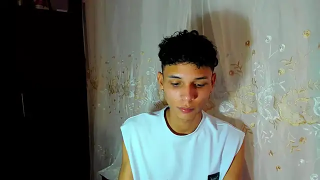 Snapshot of boyswantingplay chatting on 01-08-26, 07:05 boyswantingplay online show from 01-08-26, 07:05