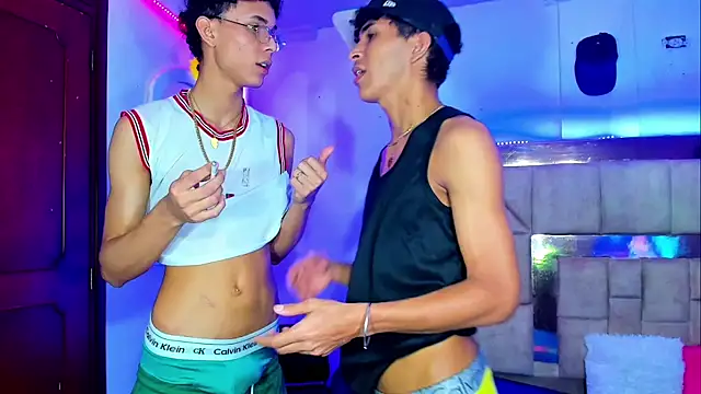 Snapshot of boyswantingplay chatting on 02-15-26, 07:38 boyswantingplay online show from 02-15-26, 07:38