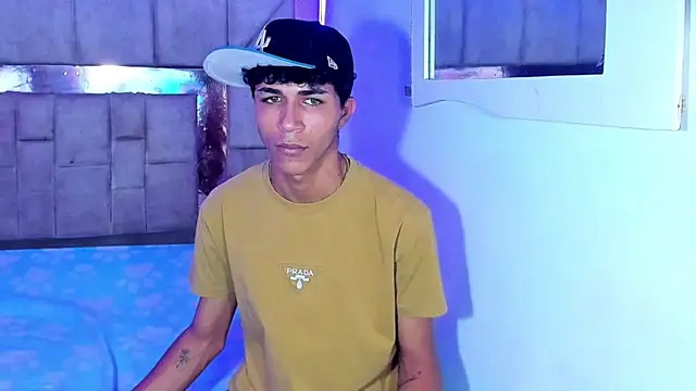 Snapshot of boyswantingplay chatting on 02-16-26, 11:01 boyswantingplay online show from 02-16-26, 11:01