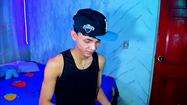 Snapshot of boyswantingplay chatting on 02-19-26, 01:01 boyswantingplay online show from 02-19-26, 01:01