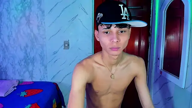 Snapshot of boyswantingplay chatting on 02-20-26, 01:13 boyswantingplay online show from 02-20-26, 01:13