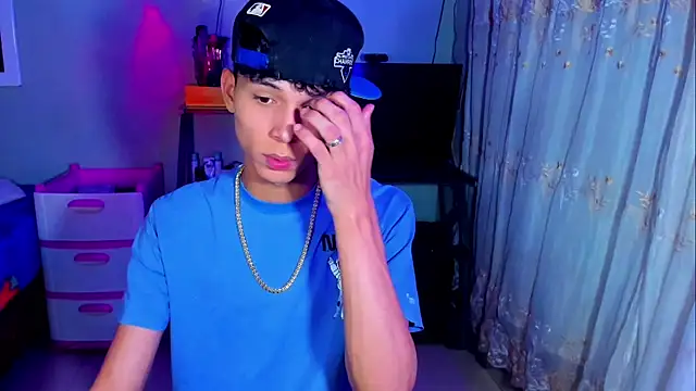 Snapshot of boyswantingplay chatting on 02-24-26, 04:05 boyswantingplay online show from 02-24-26, 04:05