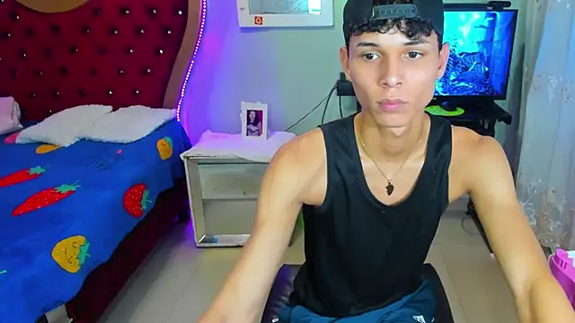 Snapshot of boyswantingplay chatting on 03-09-26, 10:25 boyswantingplay online show from 03-09-26, 10:25