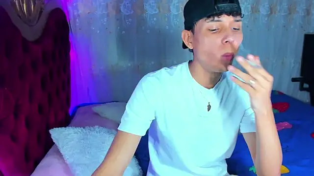 Snapshot of boyswantingplay chatting on 03-11-26, 11:22 boyswantingplay online show from 03-11-26, 11:22