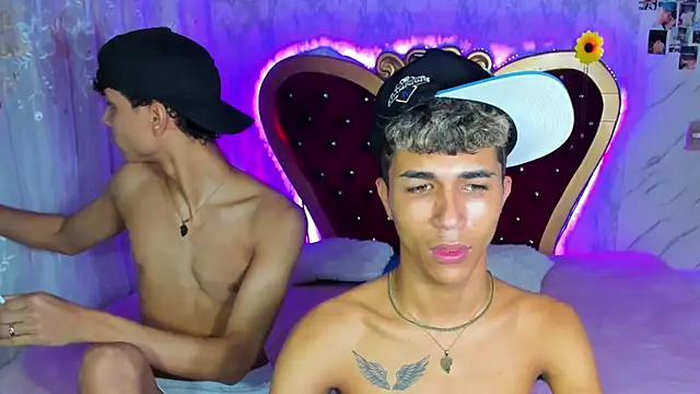 Snapshot of boyswantingplay chatting on 03-12-26, 11:11 boyswantingplay online show from 03-12-26, 11:11