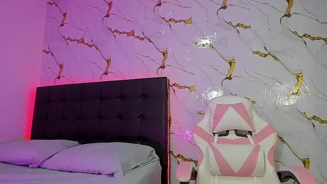 Scarlet DLuce online show from 04-29-26, 09:02