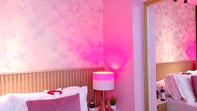 AdelineJhones online show from 12-18-25, 07:09